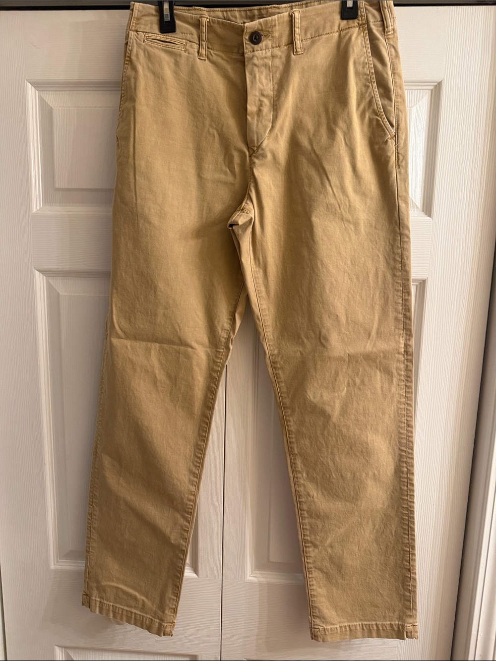 Men’s American Eagle Next Level Flex Original Straight Leg Khakis.  Size 32x34.